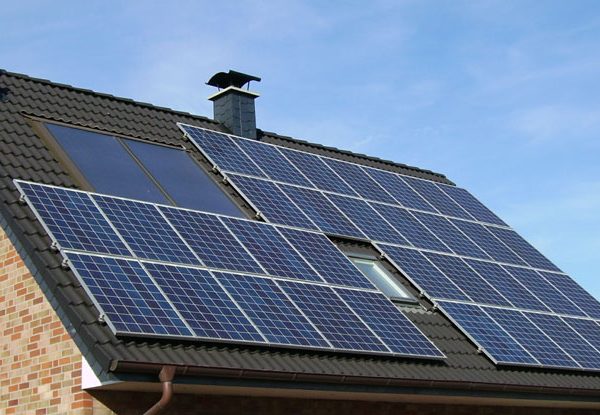 Dung dịch rửa pin năng lượng mặt trời loại nào tốt?